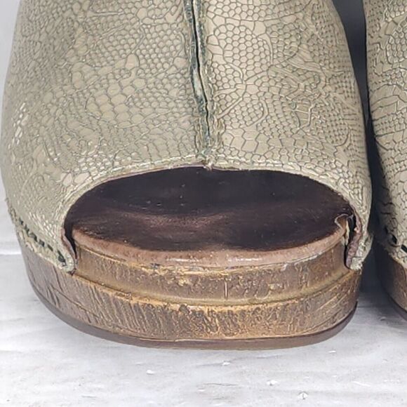 Dansko Women's Reggie US6-6,5 EU37 Taupe Tooled Leather Caged Slingback Sandals - Picture 15 of 16